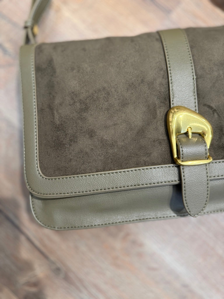 Borsa postina con fibbia dorata