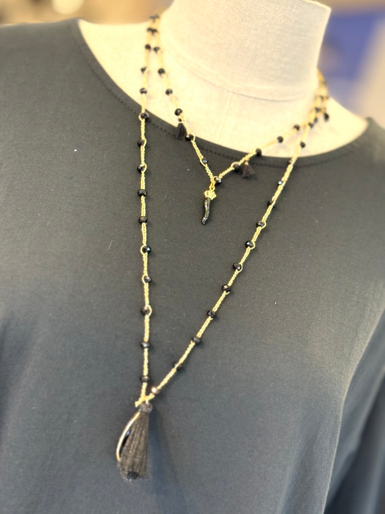 Collana  lunga fatta a mano con filo oro