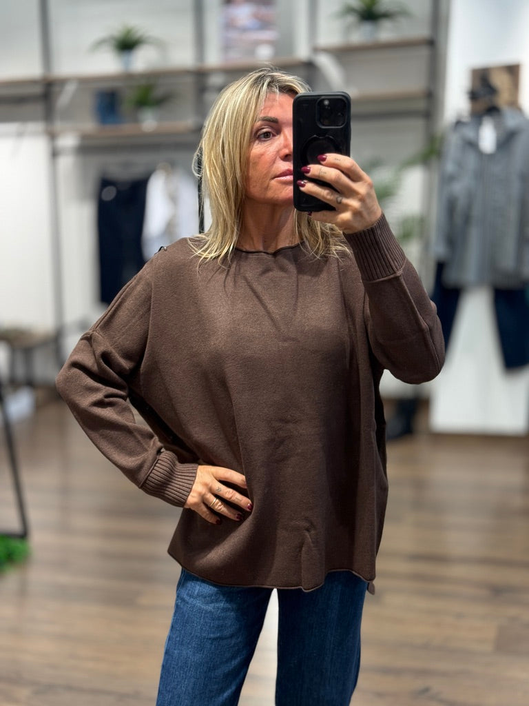 Maglia ampia con scollo a barca