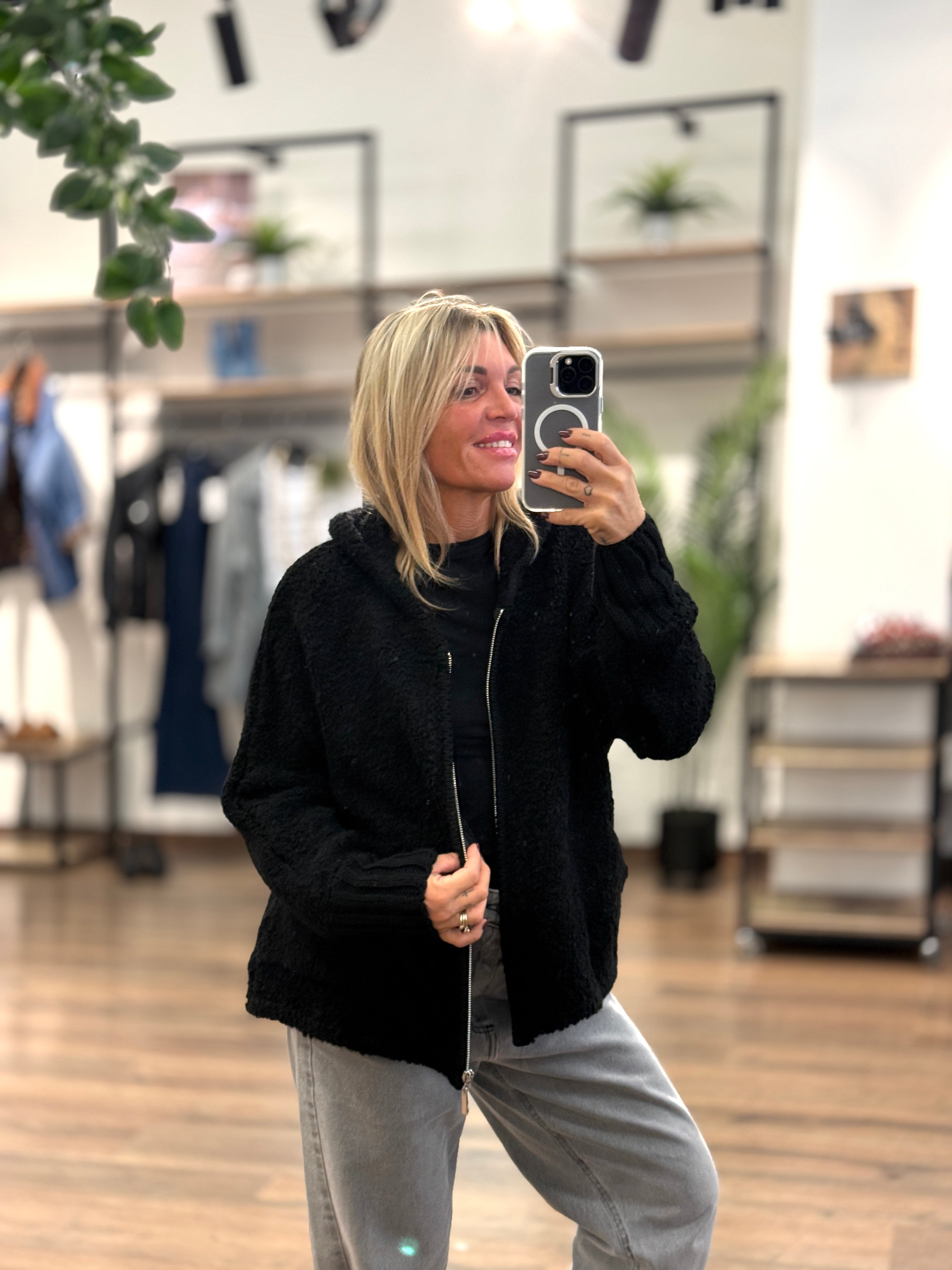 Maglia effetto boucle' con zip e cappuccio