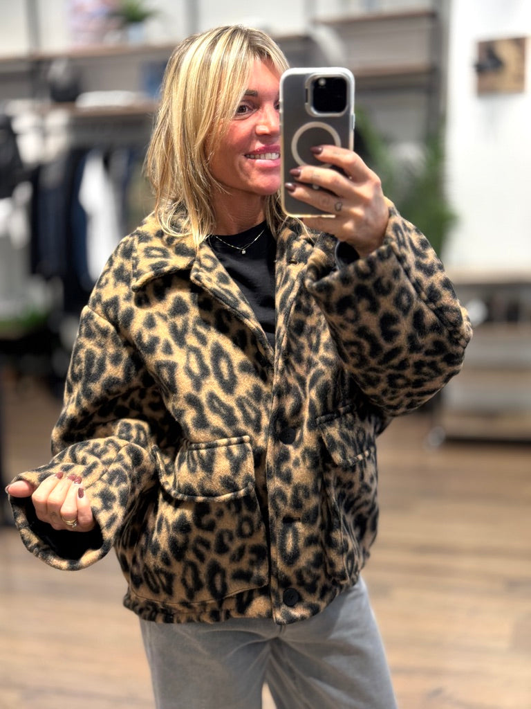 Giaccone animalier con tasche