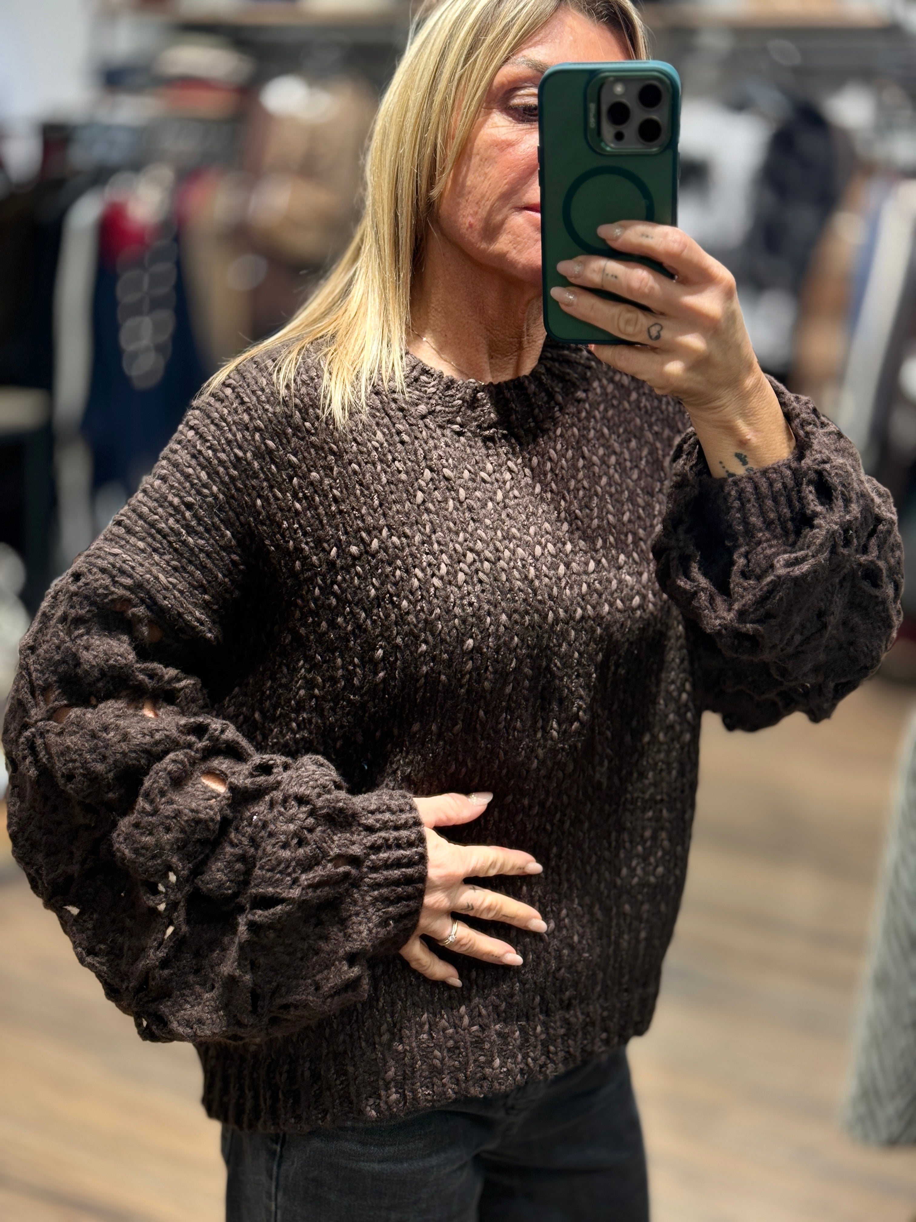 Maglia con maniche ricamate tipo ucinetto