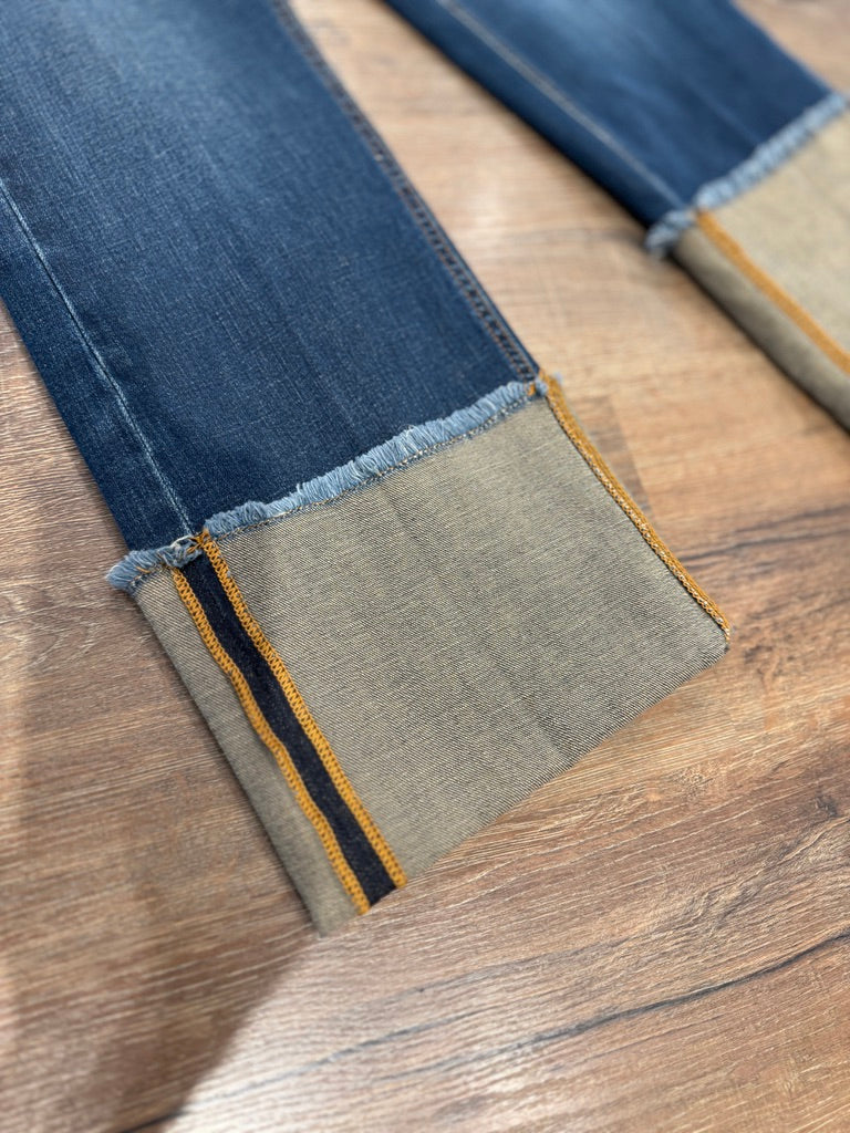 Jeans con risvolto alto