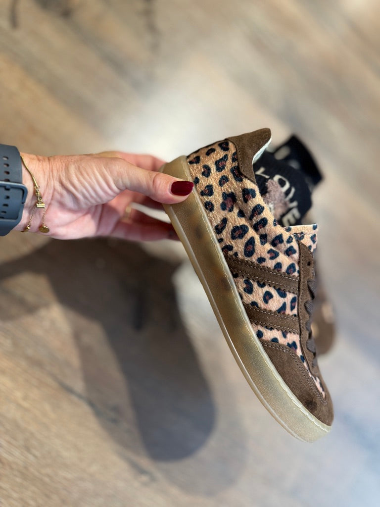 Sneackers maculate con lacci