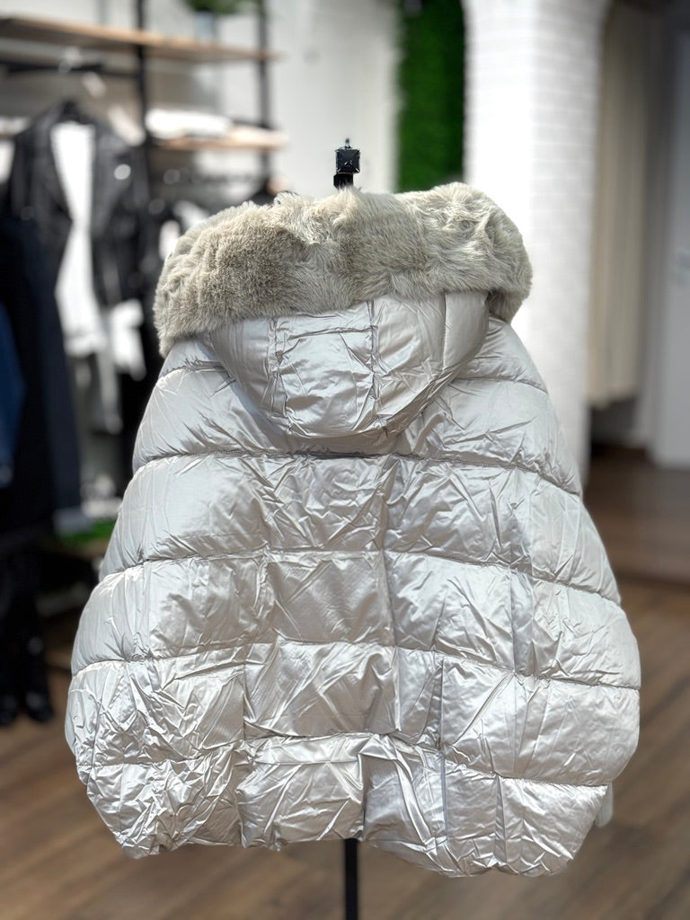 Giaccone con maniche in maglia e cappuccio