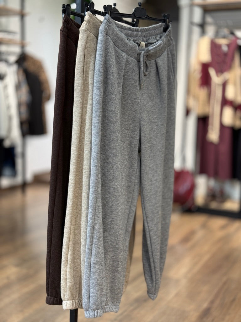 Pantalone in maglia con elastico sulle caviglie