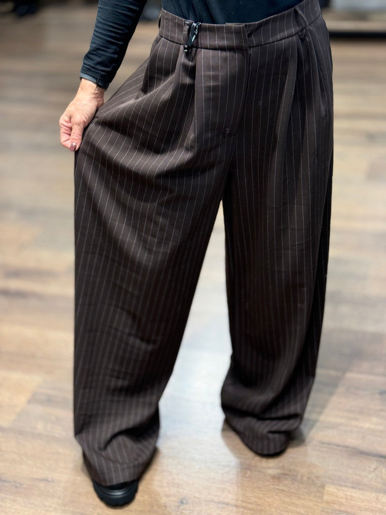 Pantalone palazzo in tessuto gessato