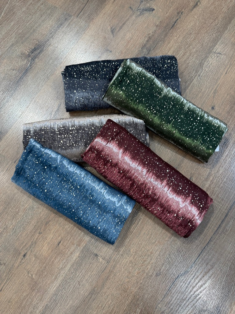 Sciarpa con dettagli colore oro