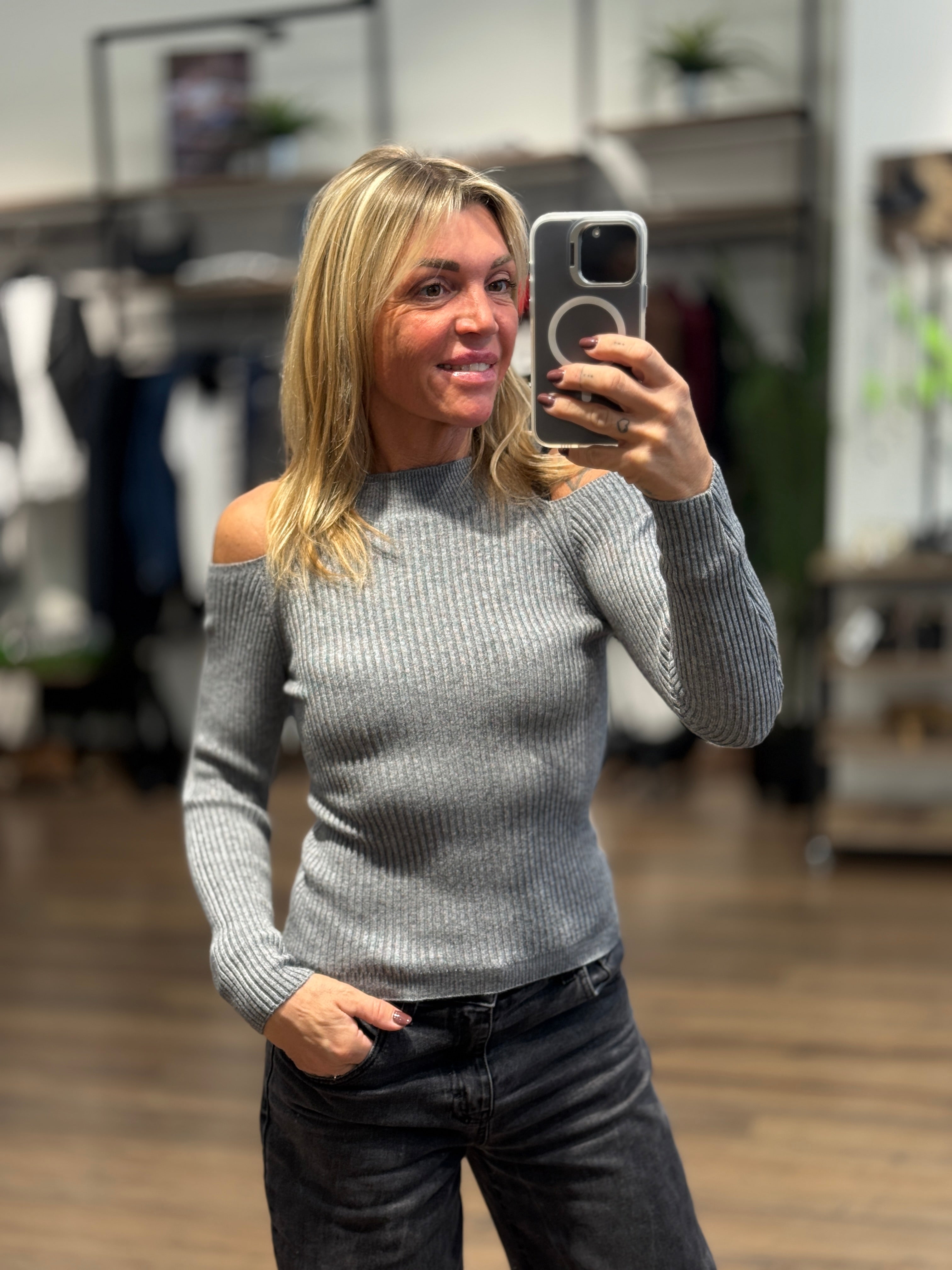Maglia con spalle scoperte