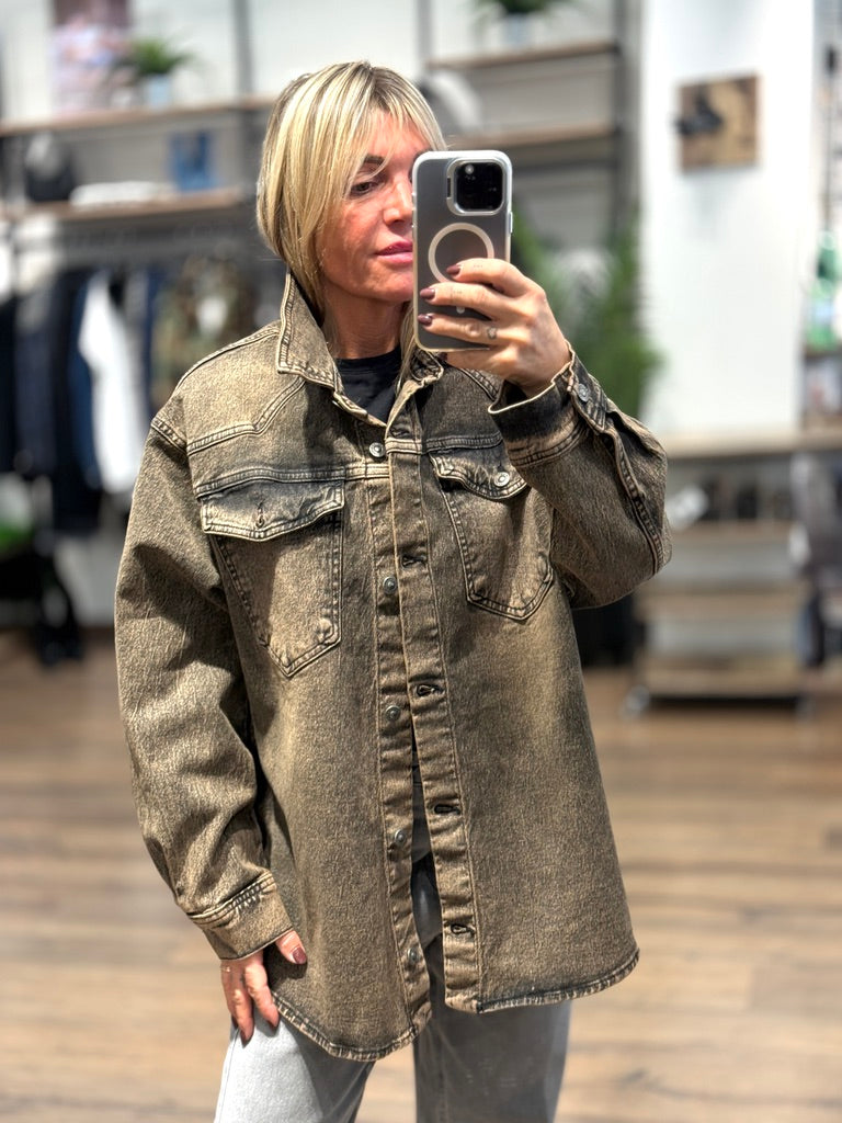Camicia taglio over in jeans