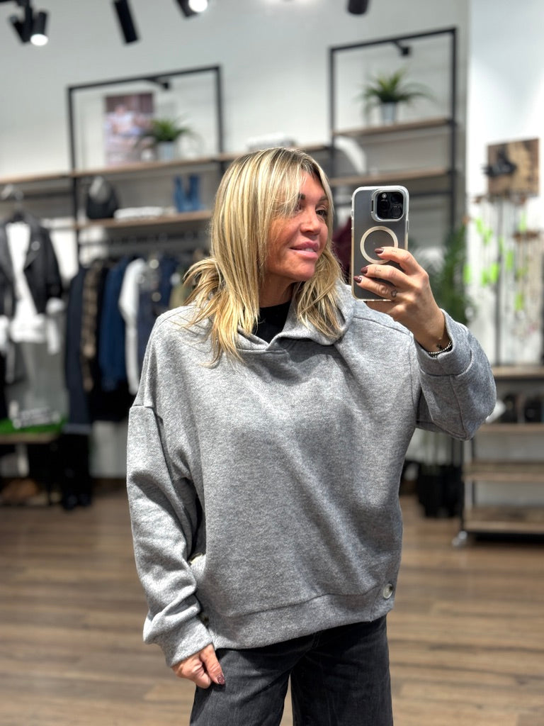 Maglia con cappuccio con bottoni