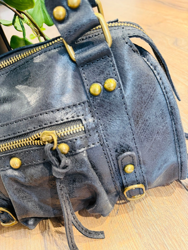 Borsa mini in pelle con rivetti