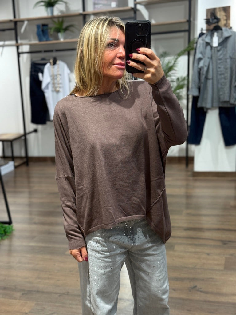 Maglia  morbida con scollo a barca