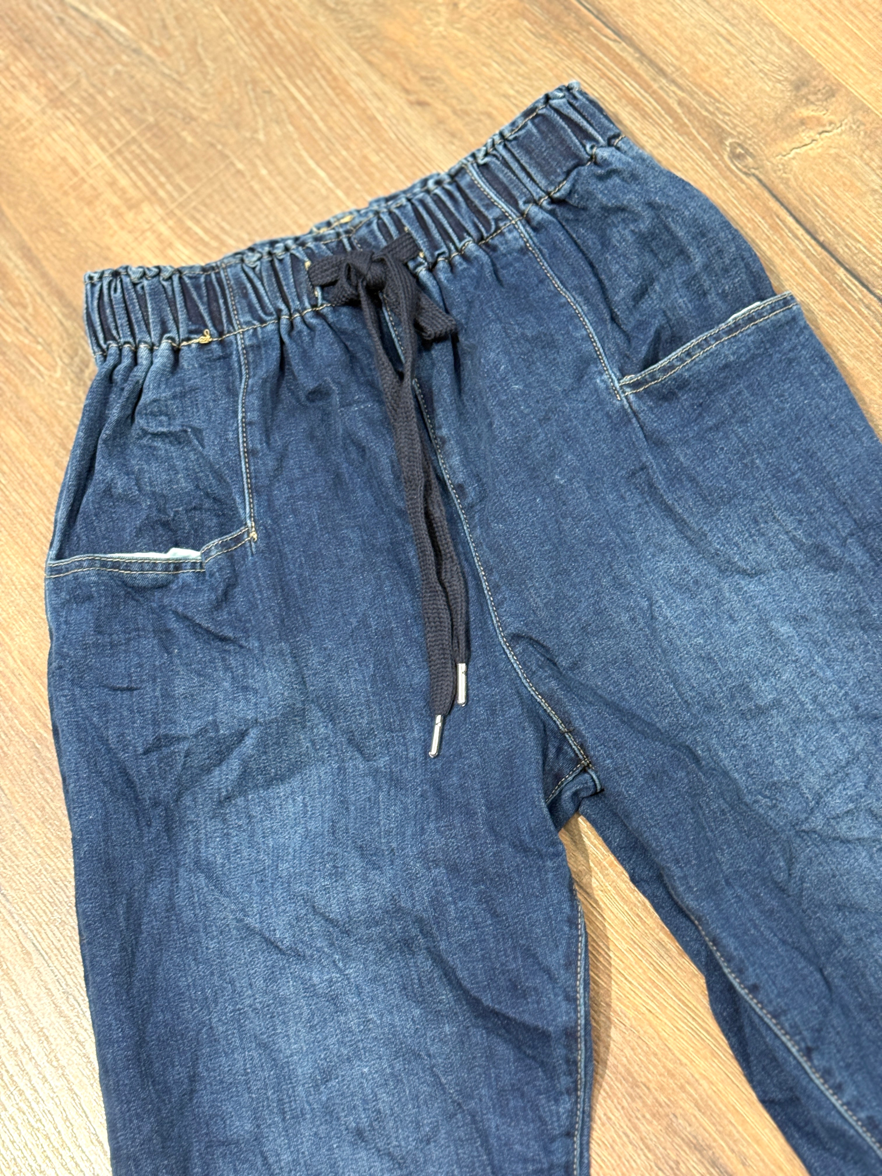 Jeans con tasche e elastico in vita