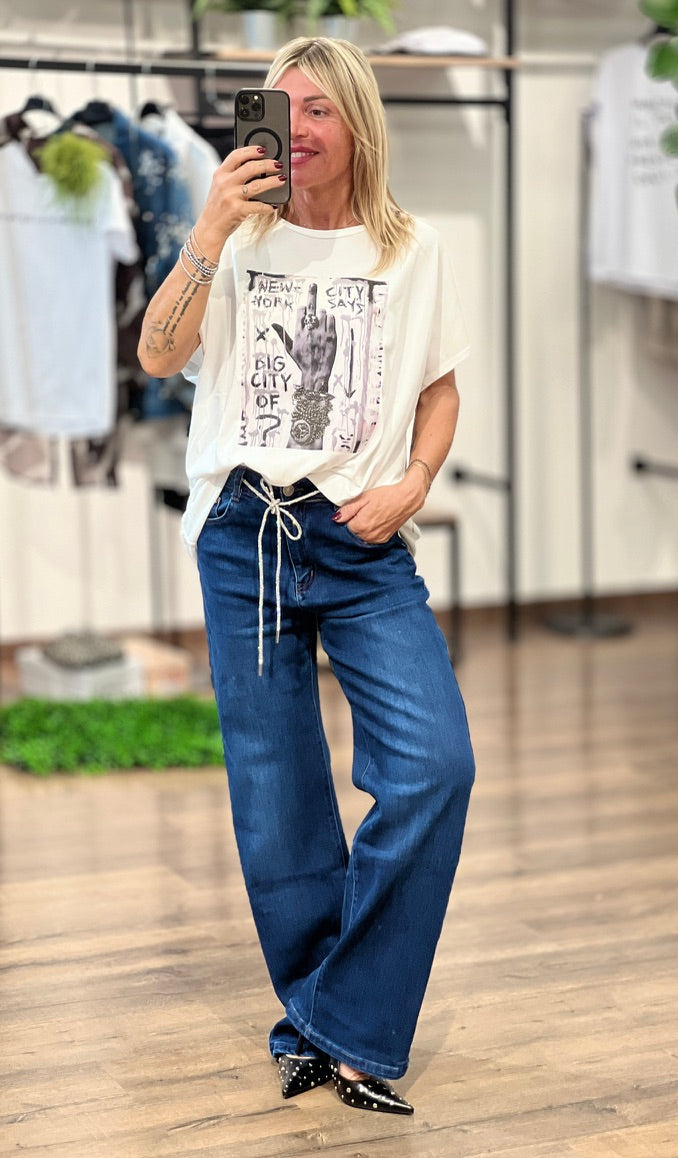 T-shirt con stampa in bianco e nero.