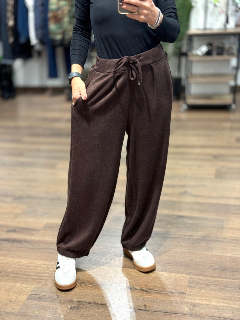 Pantalone in maglia con elastico sulle caviglie