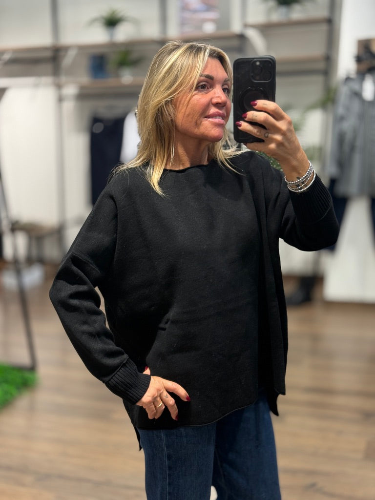 Maglia ampia con scollo a barca