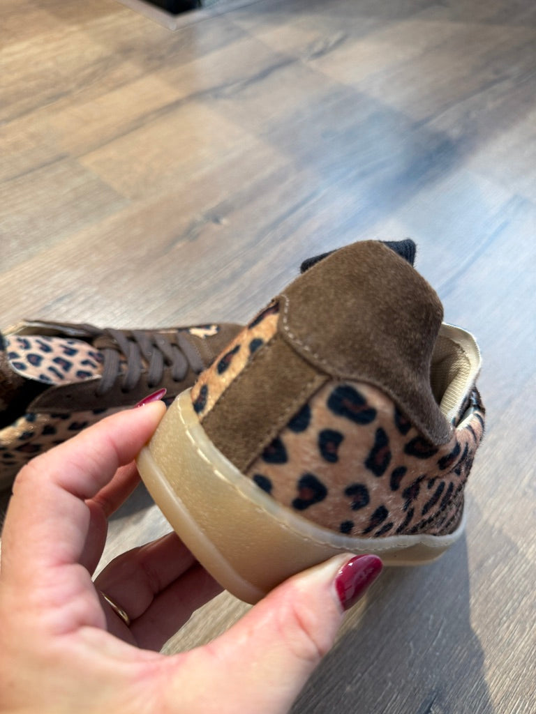 Sneackers maculate con lacci