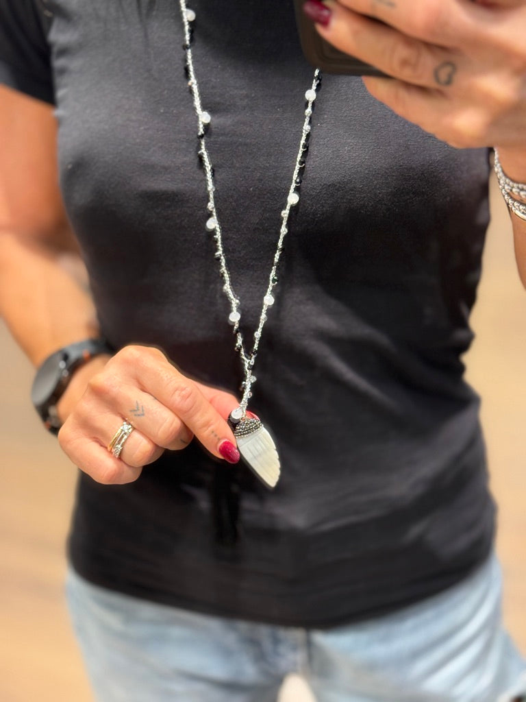 Collana con pendente a forma di corno