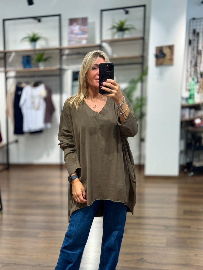 Maxi t-shirt manca lunga con scolla a V