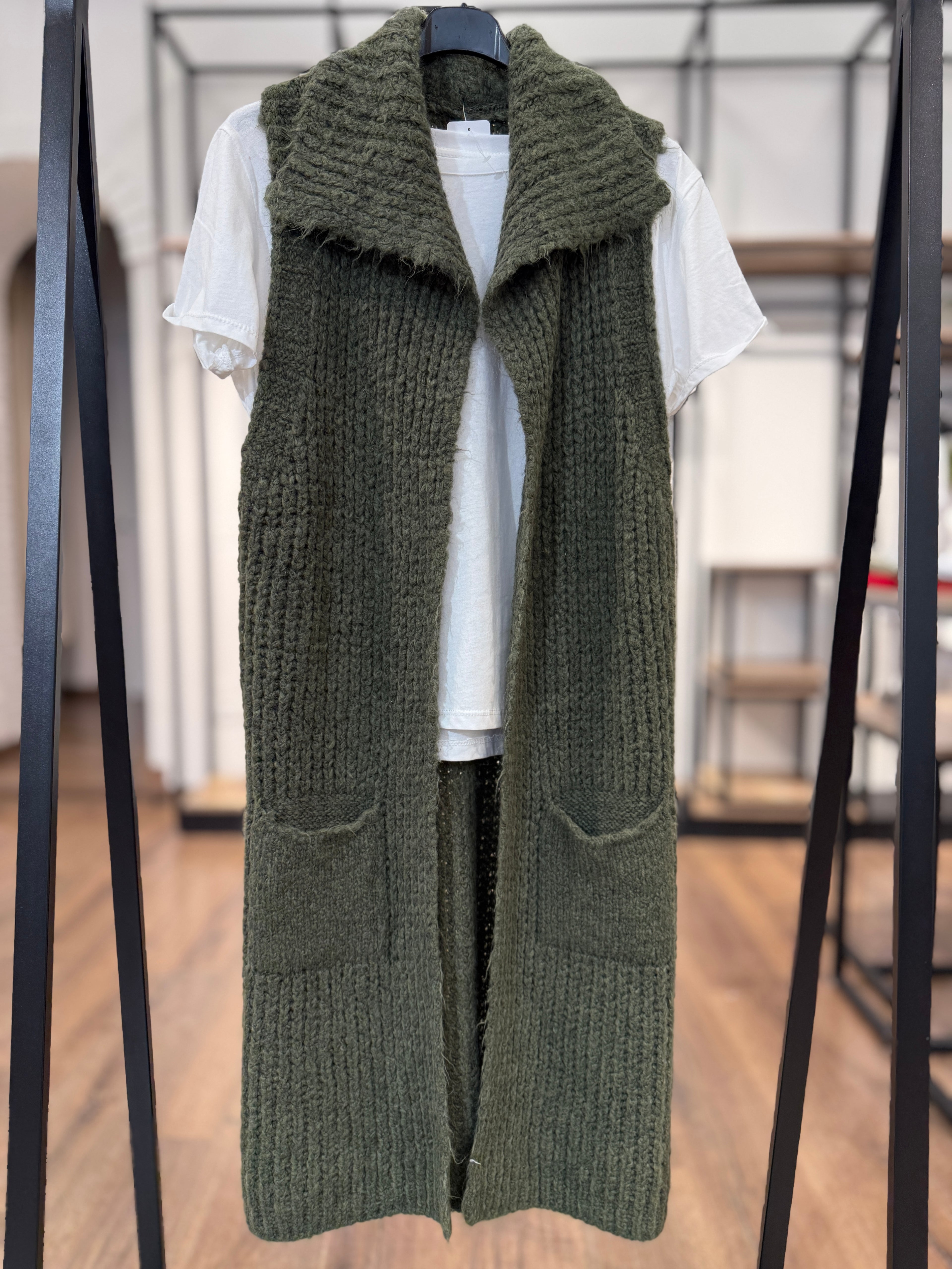 Gilet lungo in maglia con tasche