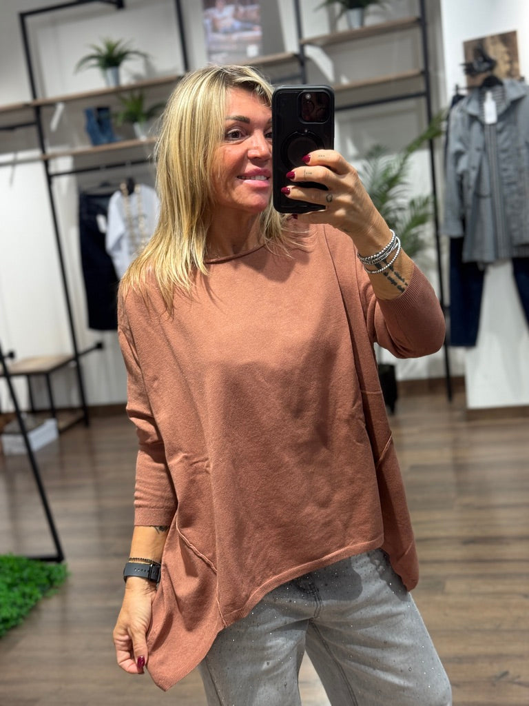 Maglia  morbida con scollo a barca
