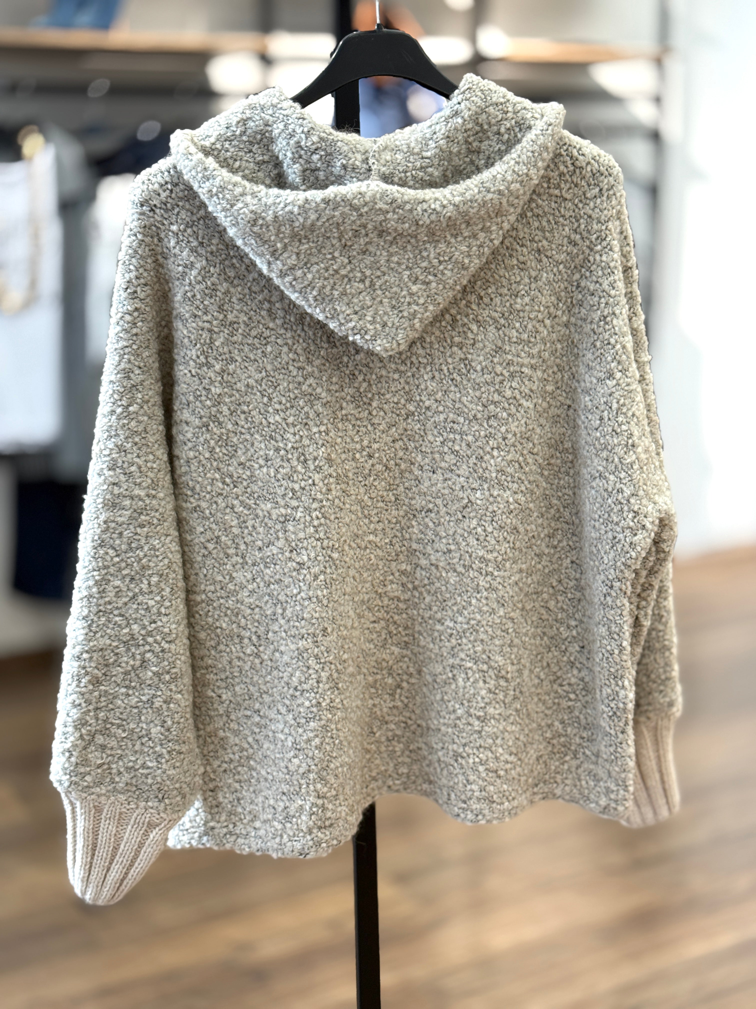 Maglia effetto boucle' con zip e cappuccio