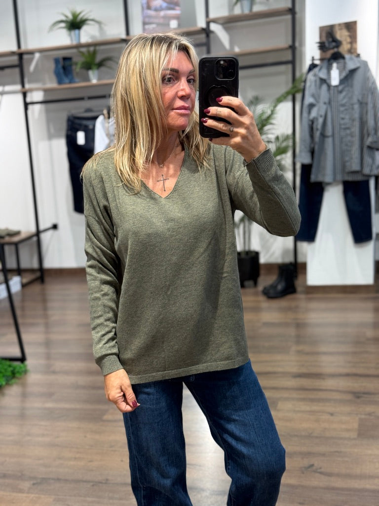 Maglia scollo a V dal taglio morbido