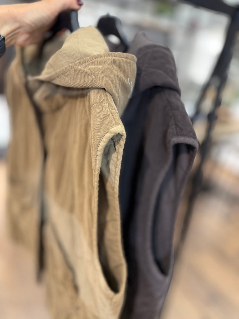 Gilet primo peso con cappuccio