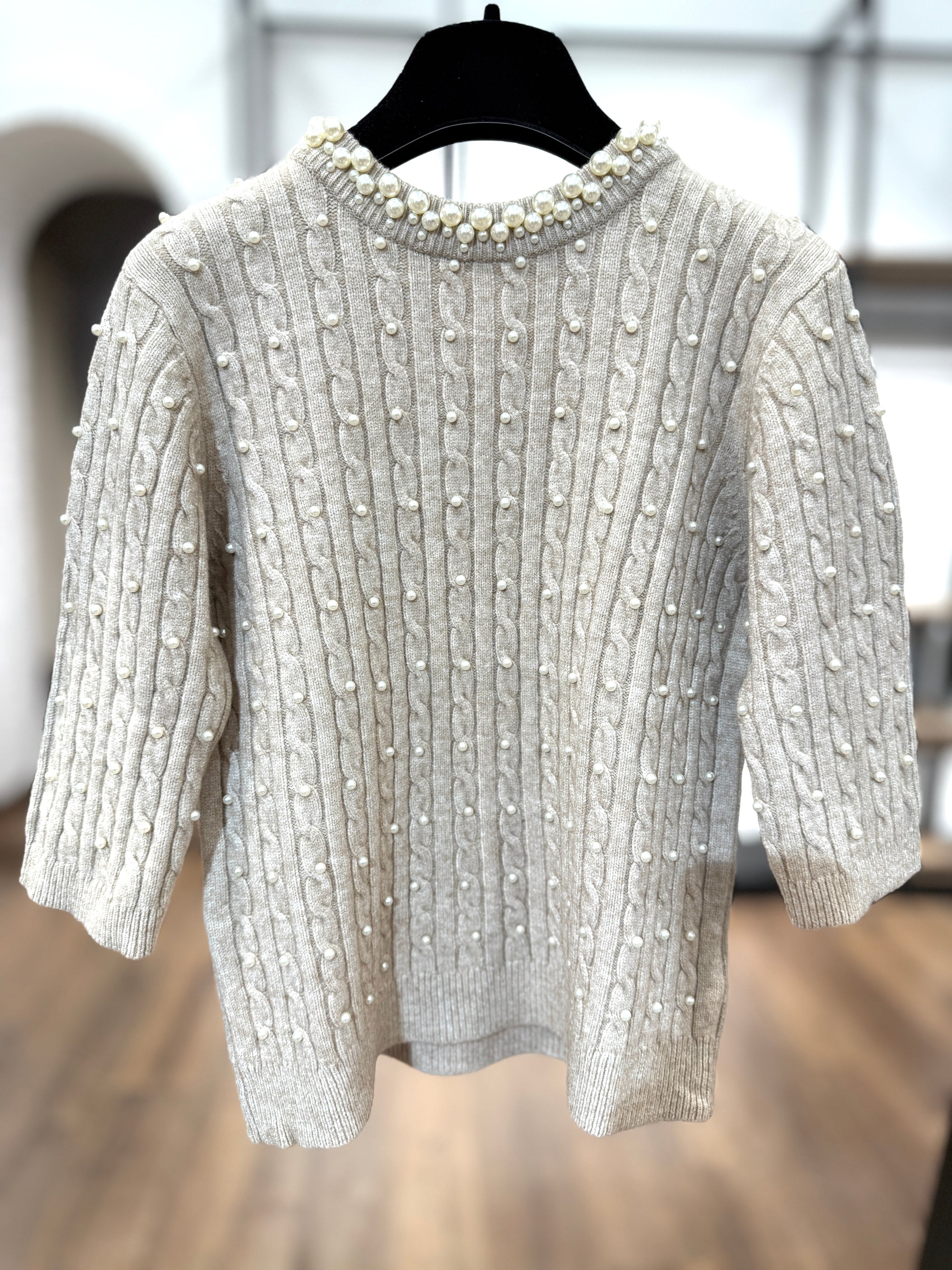 Maglia girocollo con perle