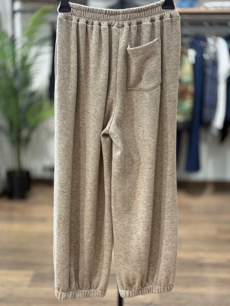 Pantalone in maglia con elastico sulle caviglie