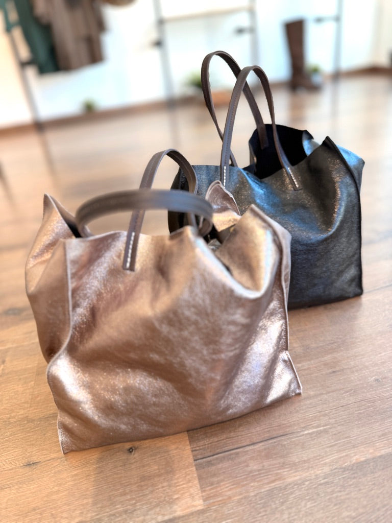 Borsa in pelle effetto metallo