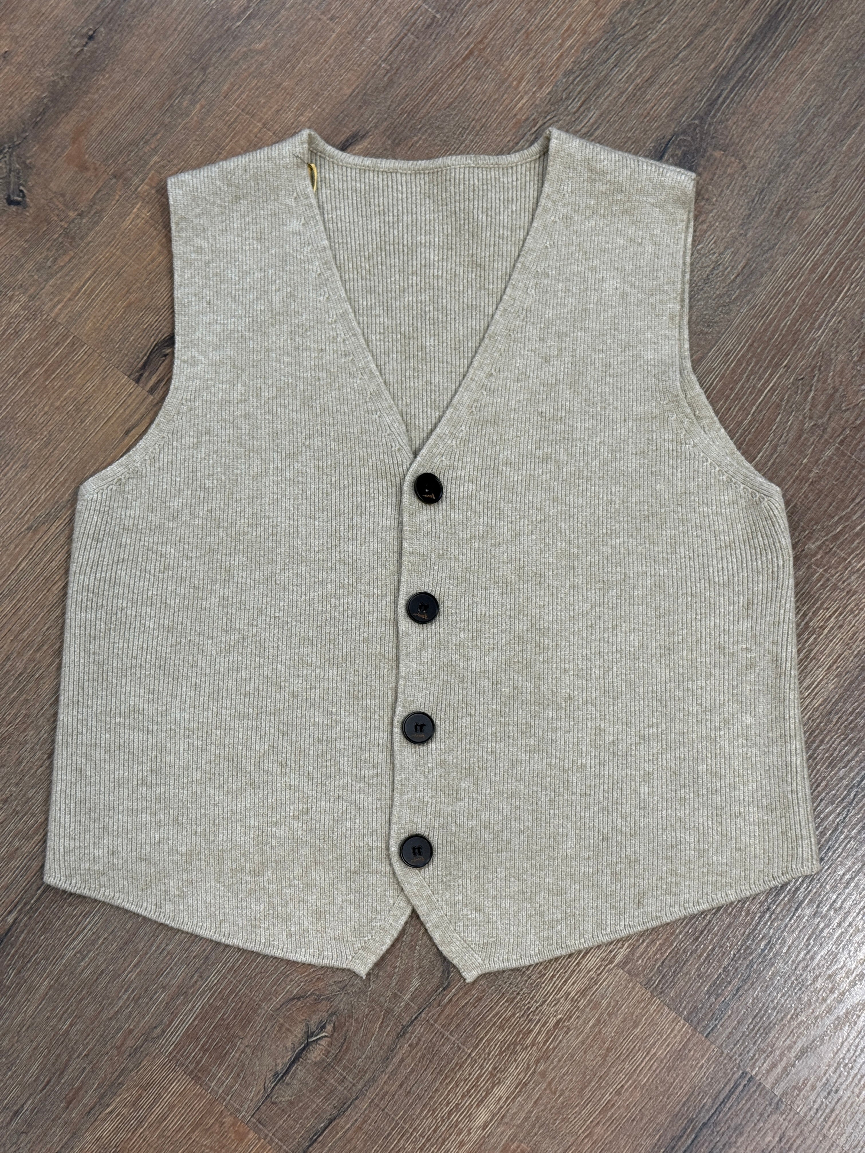 Gilet corto in maglia a costa sottile