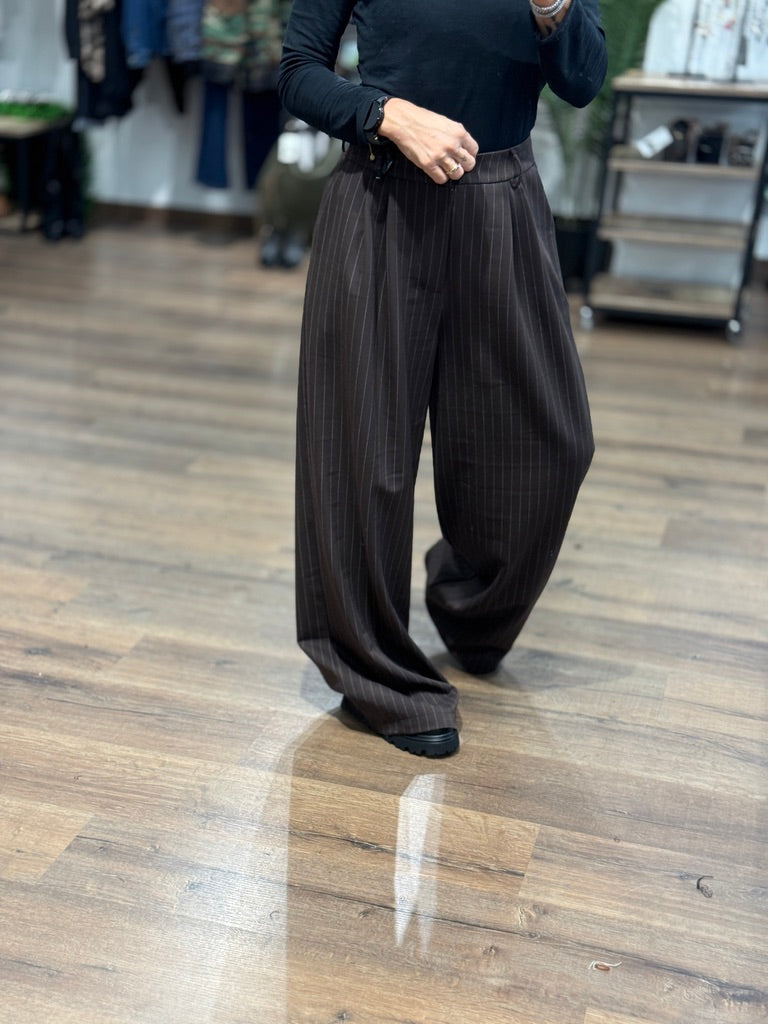 Pantalone palazzo in tessuto gessato