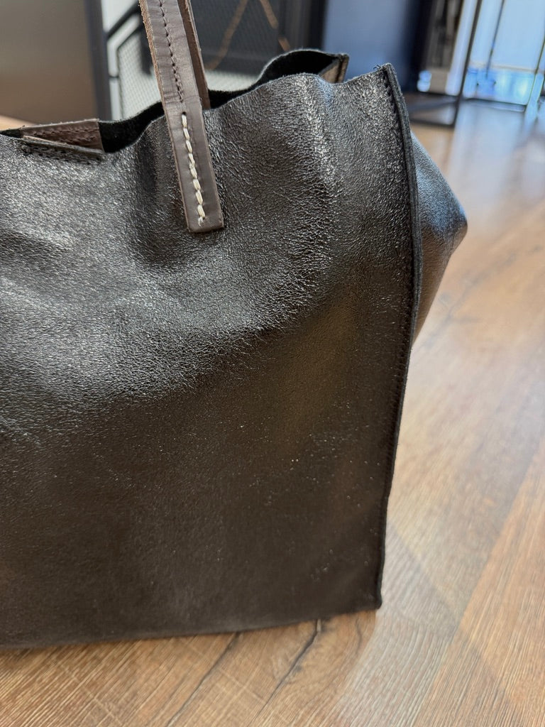 Borsa in pelle effetto metallo