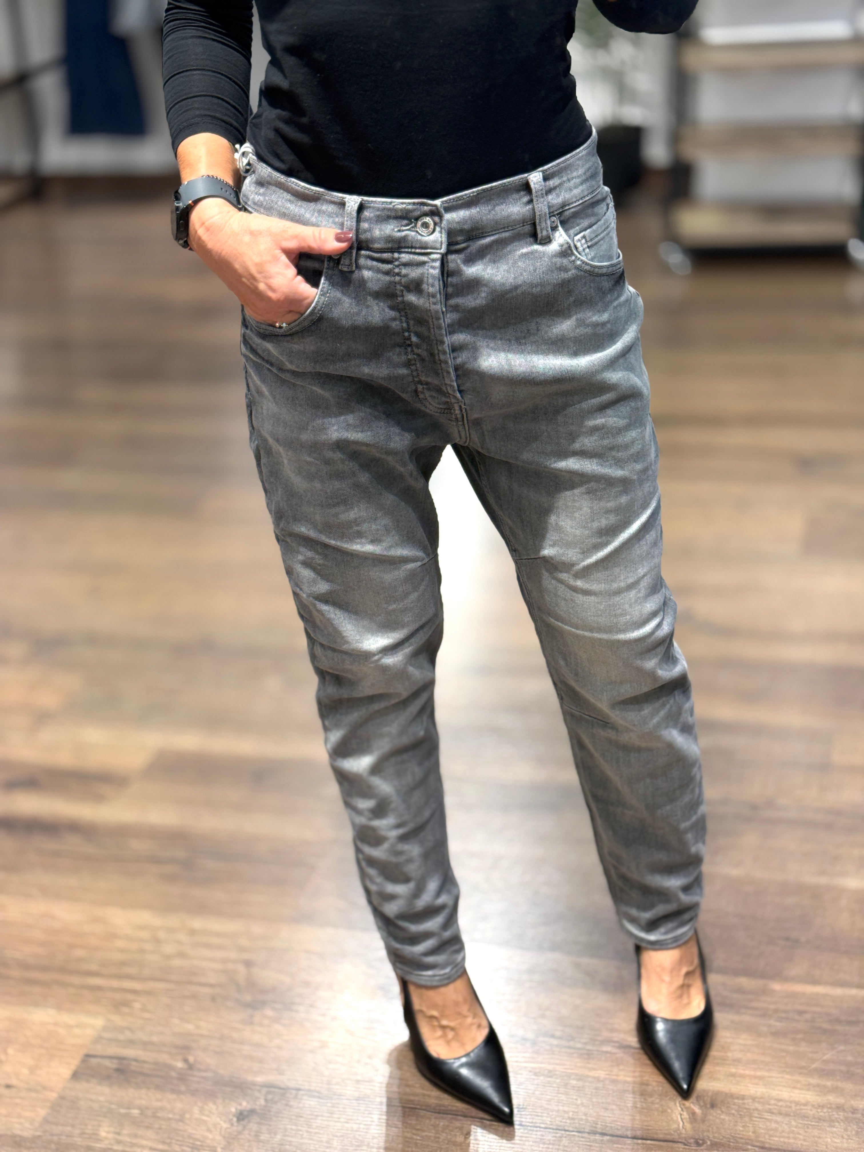 Jeans grigio  con chiusura bottoni