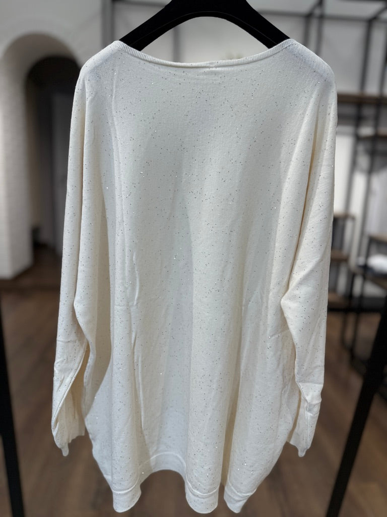 Maglia con scollo a barca con dettagli luminosi.