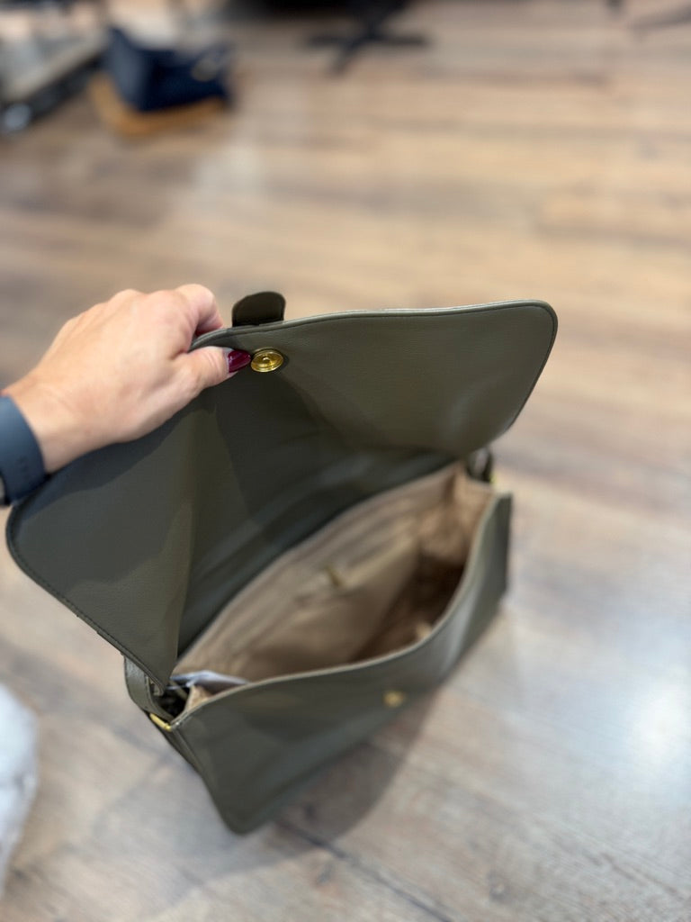 Borsa postina con fibbia dorata