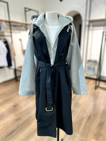 Trench bicolor con inserti in felpa