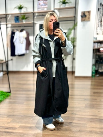 Trench bicolor con inserti in felpa