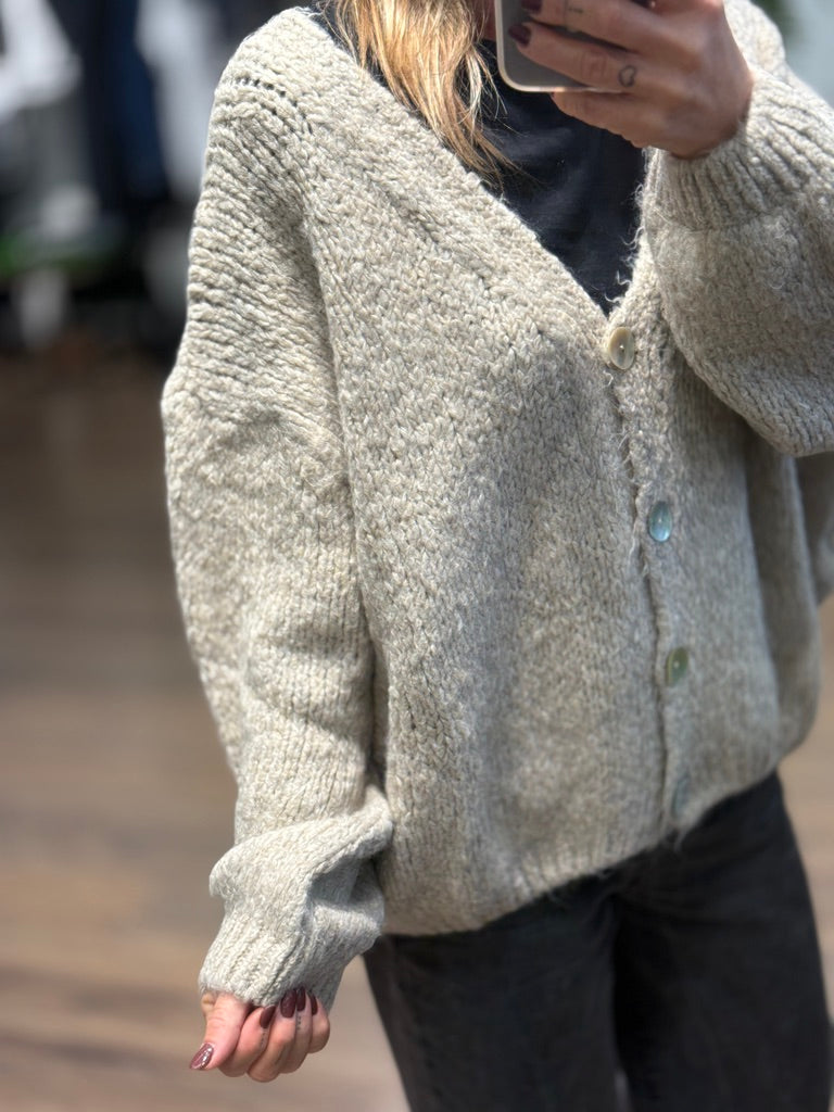 Cardigan bottoni madre perla