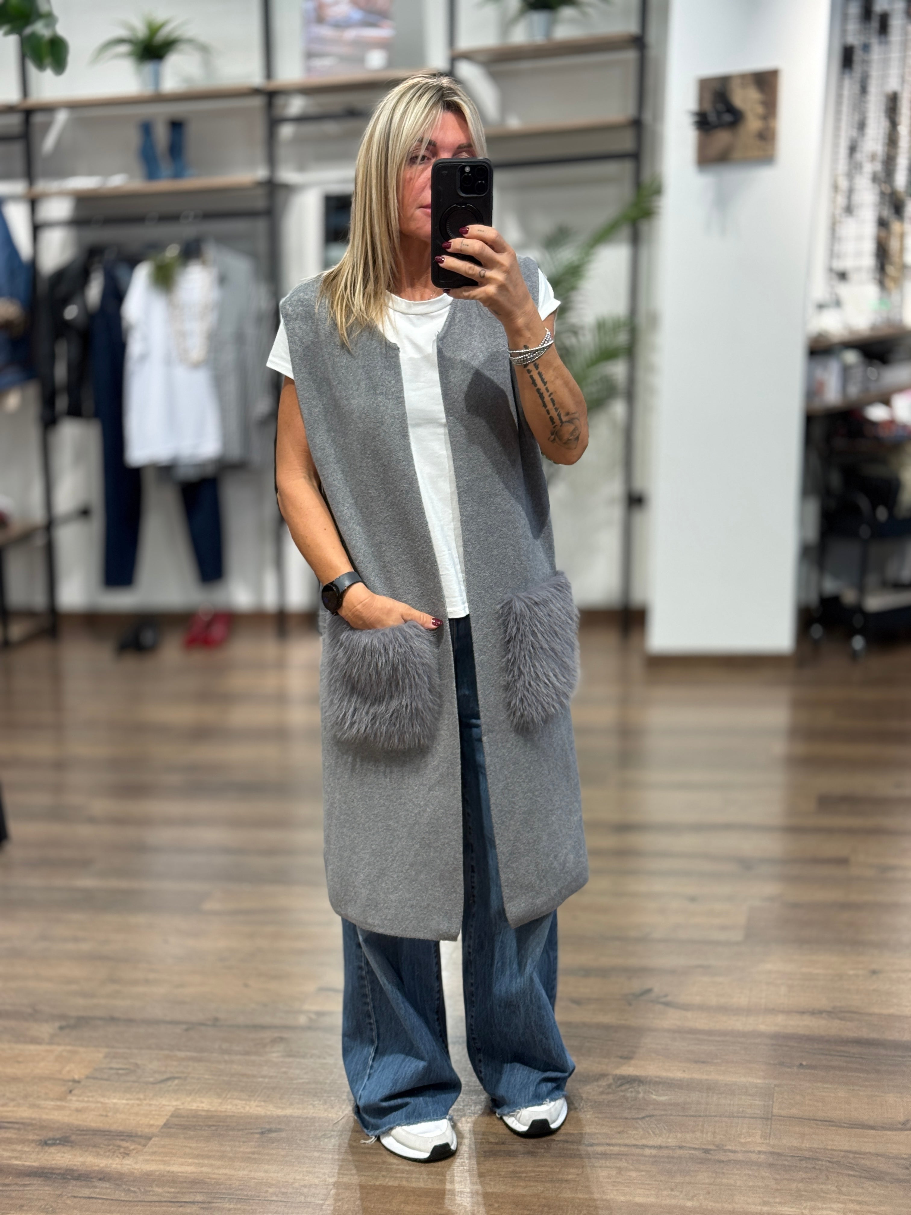 Gilet lungo in maglia con tasche in ecopelo
