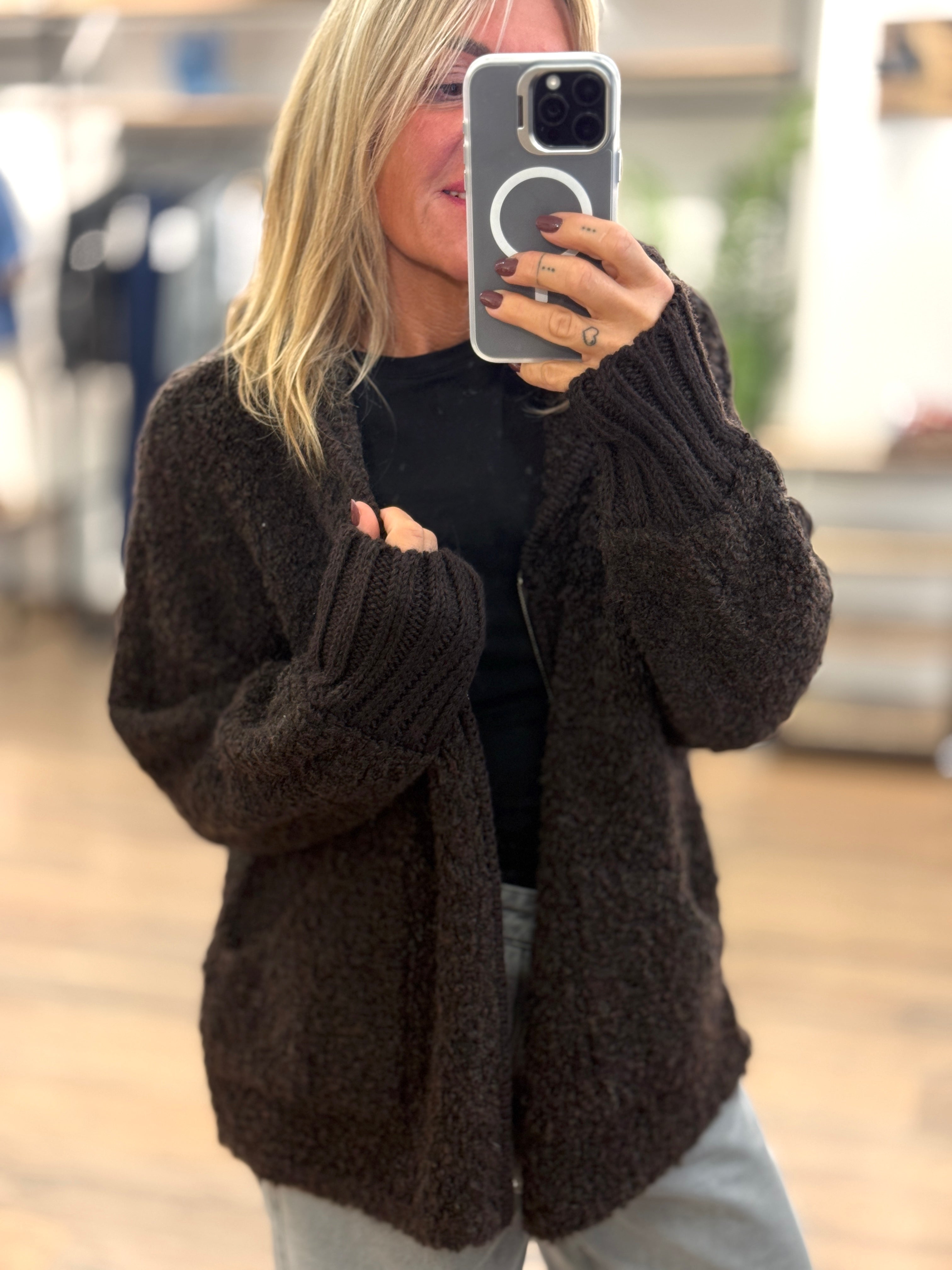 Maglia effetto boucle' con zip e cappuccio