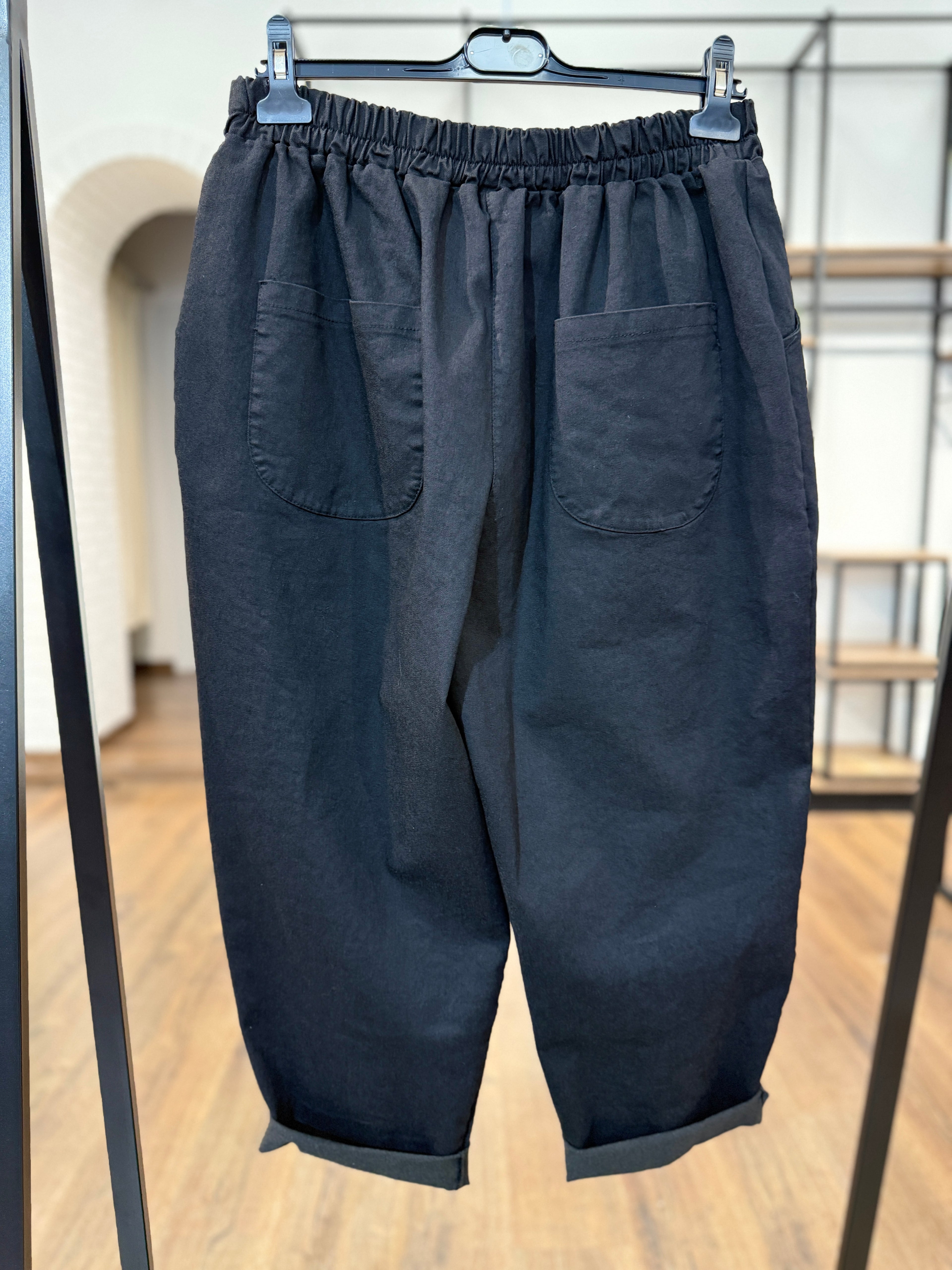 Pantalone con elastico in vita modello morbido