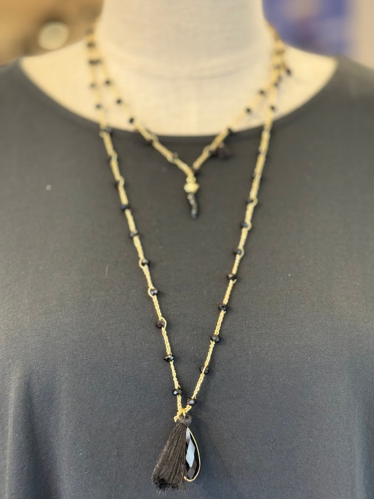 Collana  lunga fatta a mano con filo oro