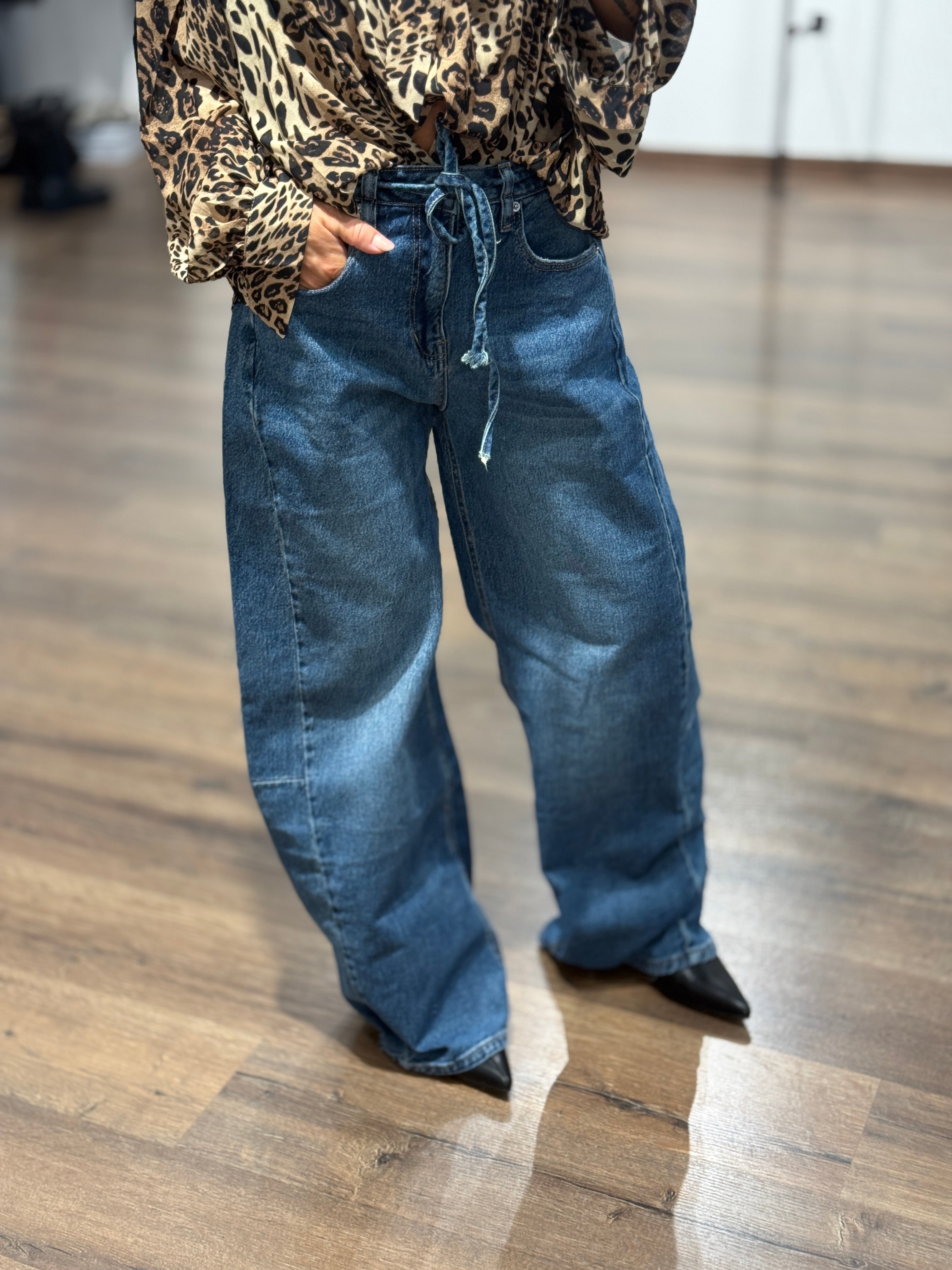Jeans con cinturino