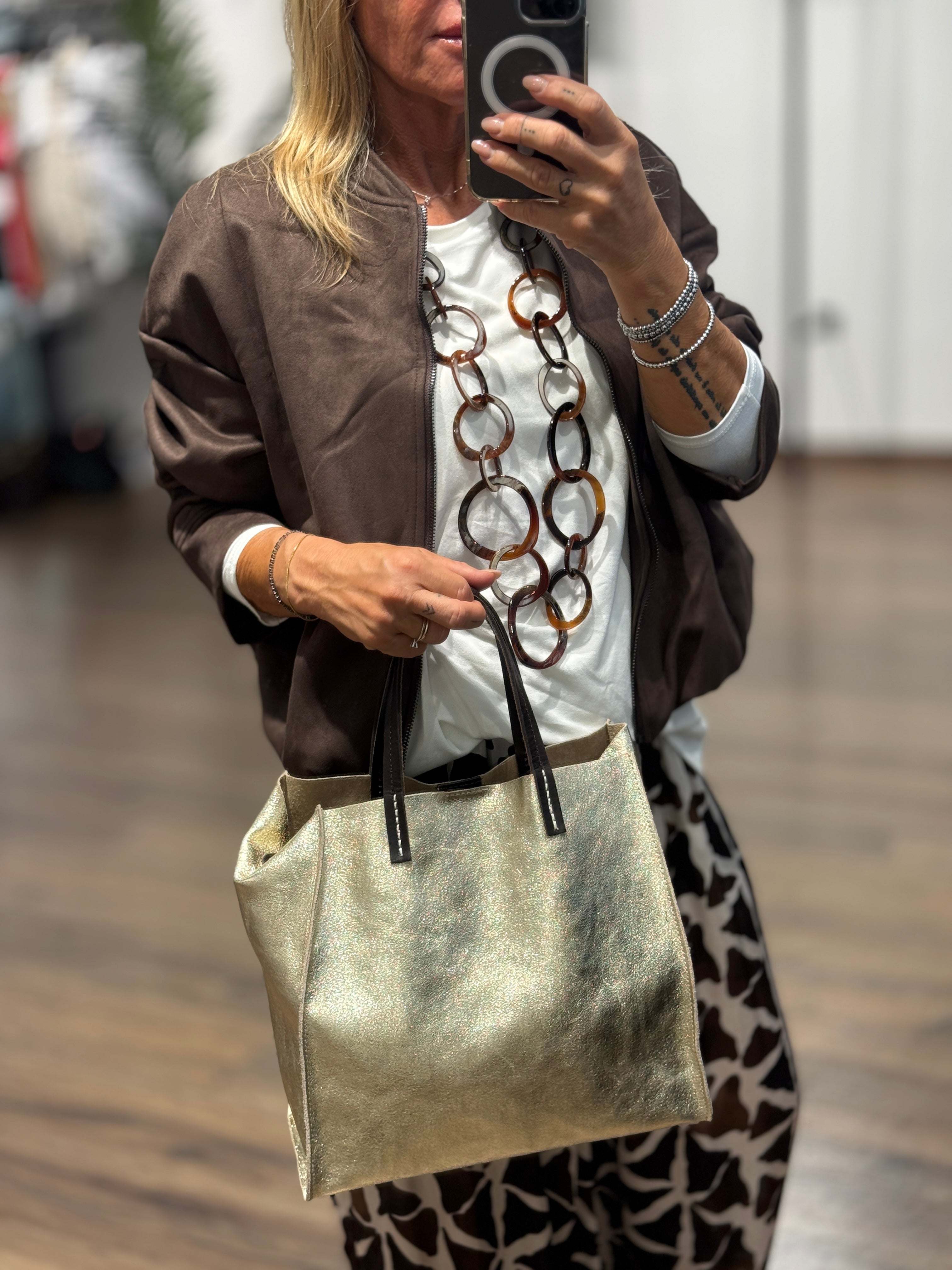Shopping bag metallizzata in pelle