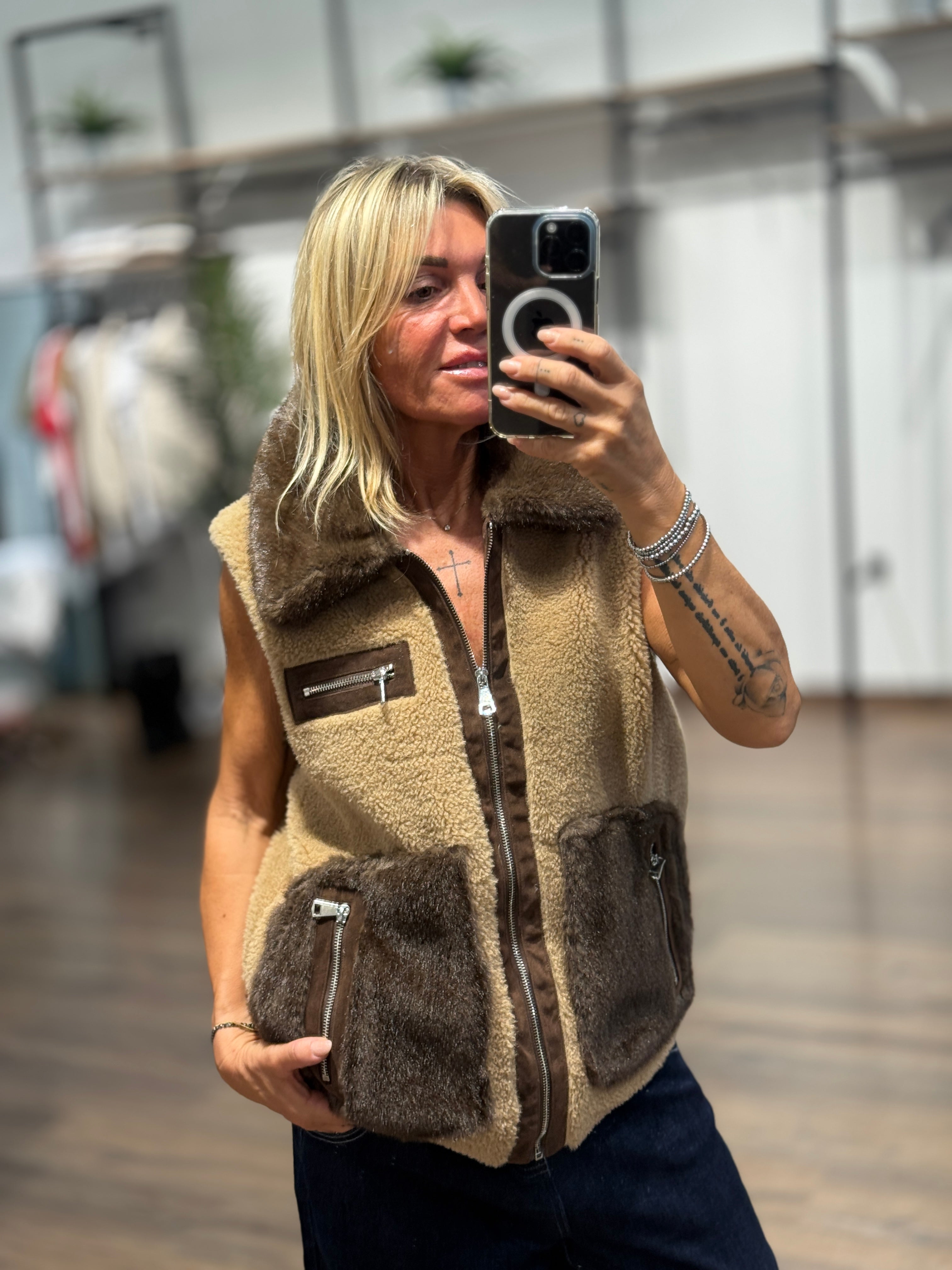 Gilet teddy con inserti in ecopelliccia